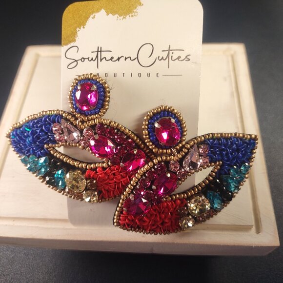 Southern Cuties Boutique Bead Embroidery Bold Lips Bling Earrings NWT - Picture 4 of 8